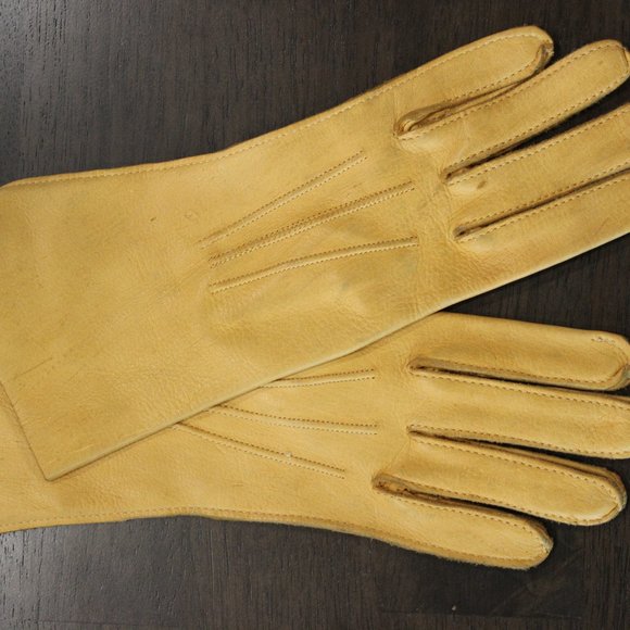 UNBRANDED Accessories - TAN VINTAGE LEATHER(?) GLOVES